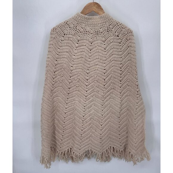 1960 VTG Hand Knit Shawl Poncho Sweater Womens One Size Chunky Button Fringe - Picture 5 of 6